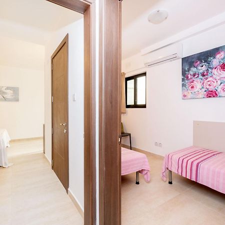 Islet Promenade Seafront Family Apartment With 2 Balconies By Getawaysmalta San Pawl il-Baħar Eksteriør billede