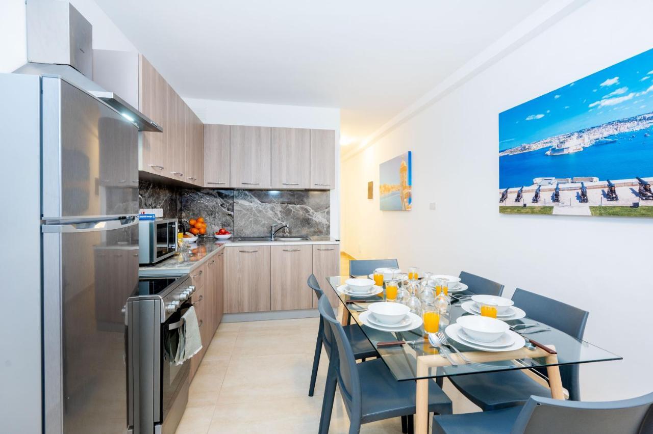 Islet Promenade Seafront Family Apartment With 2 Balconies By Getawaysmalta San Pawl il-Baħar Eksteriør billede