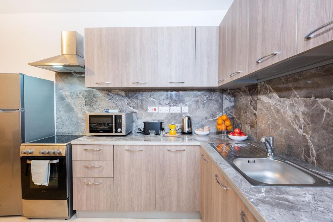 Islet Promenade Seafront Family Apartment With 2 Balconies By Getawaysmalta San Pawl il-Baħar Eksteriør billede