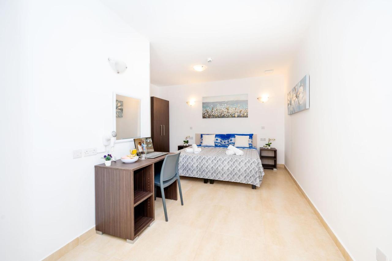 Islet Promenade Seafront Family Apartment With 2 Balconies By Getawaysmalta San Pawl il-Baħar Eksteriør billede