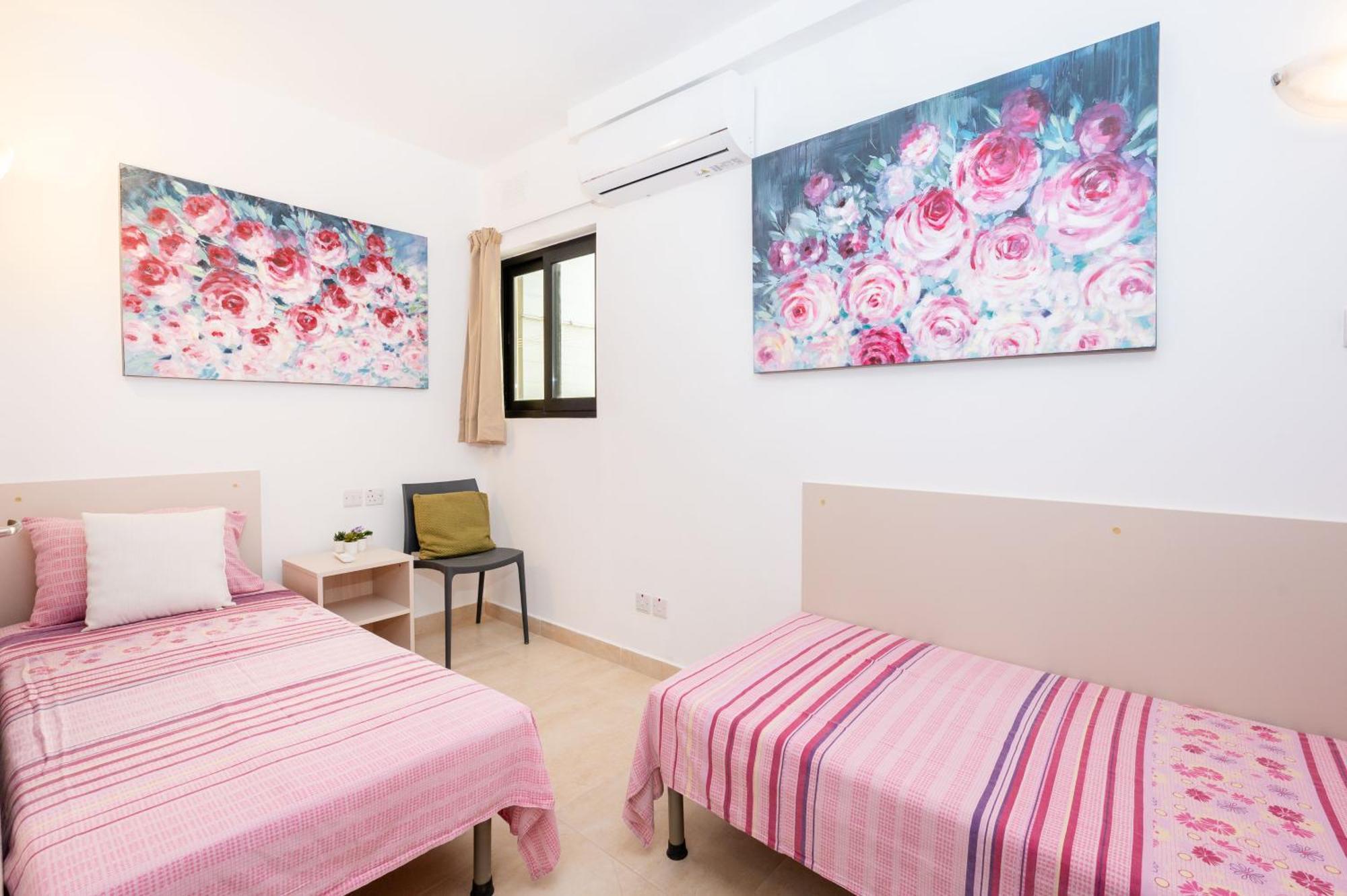 Islet Promenade Seafront Family Apartment With 2 Balconies By Getawaysmalta San Pawl il-Baħar Eksteriør billede