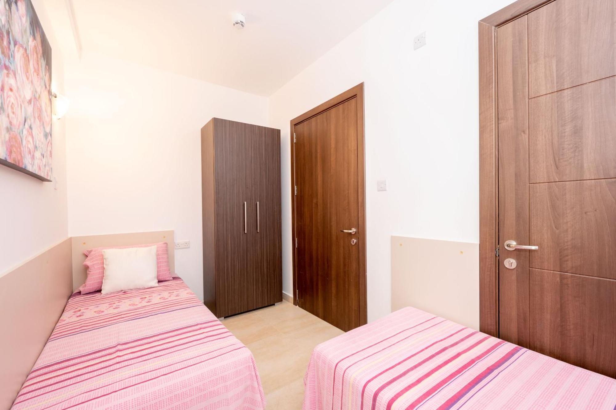Islet Promenade Seafront Family Apartment With 2 Balconies By Getawaysmalta San Pawl il-Baħar Eksteriør billede
