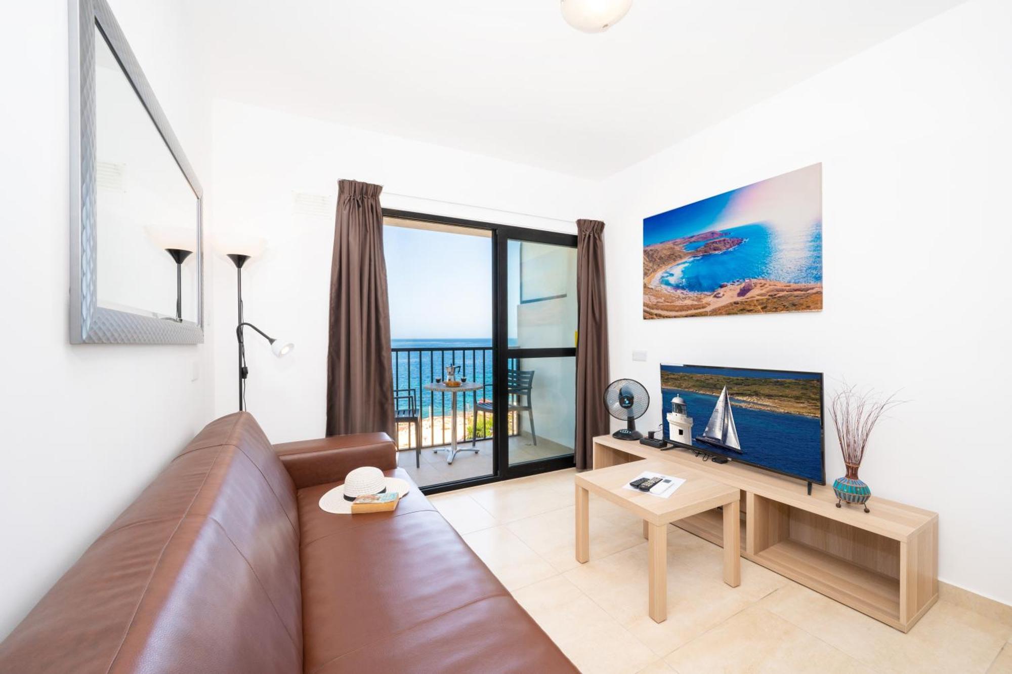 Islet Promenade Seafront Family Apartment With 2 Balconies By Getawaysmalta San Pawl il-Baħar Eksteriør billede
