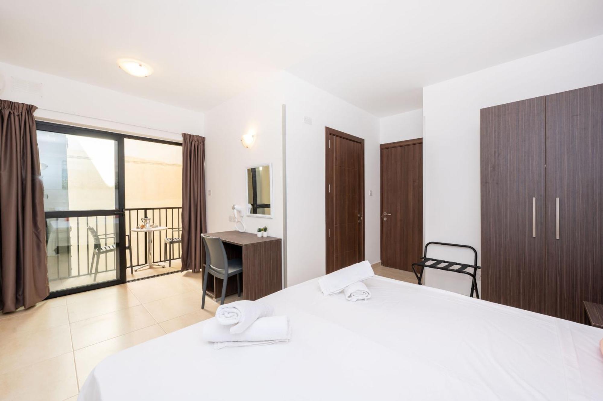 Islet Promenade Seafront Family Apartment With 2 Balconies By Getawaysmalta San Pawl il-Baħar Eksteriør billede