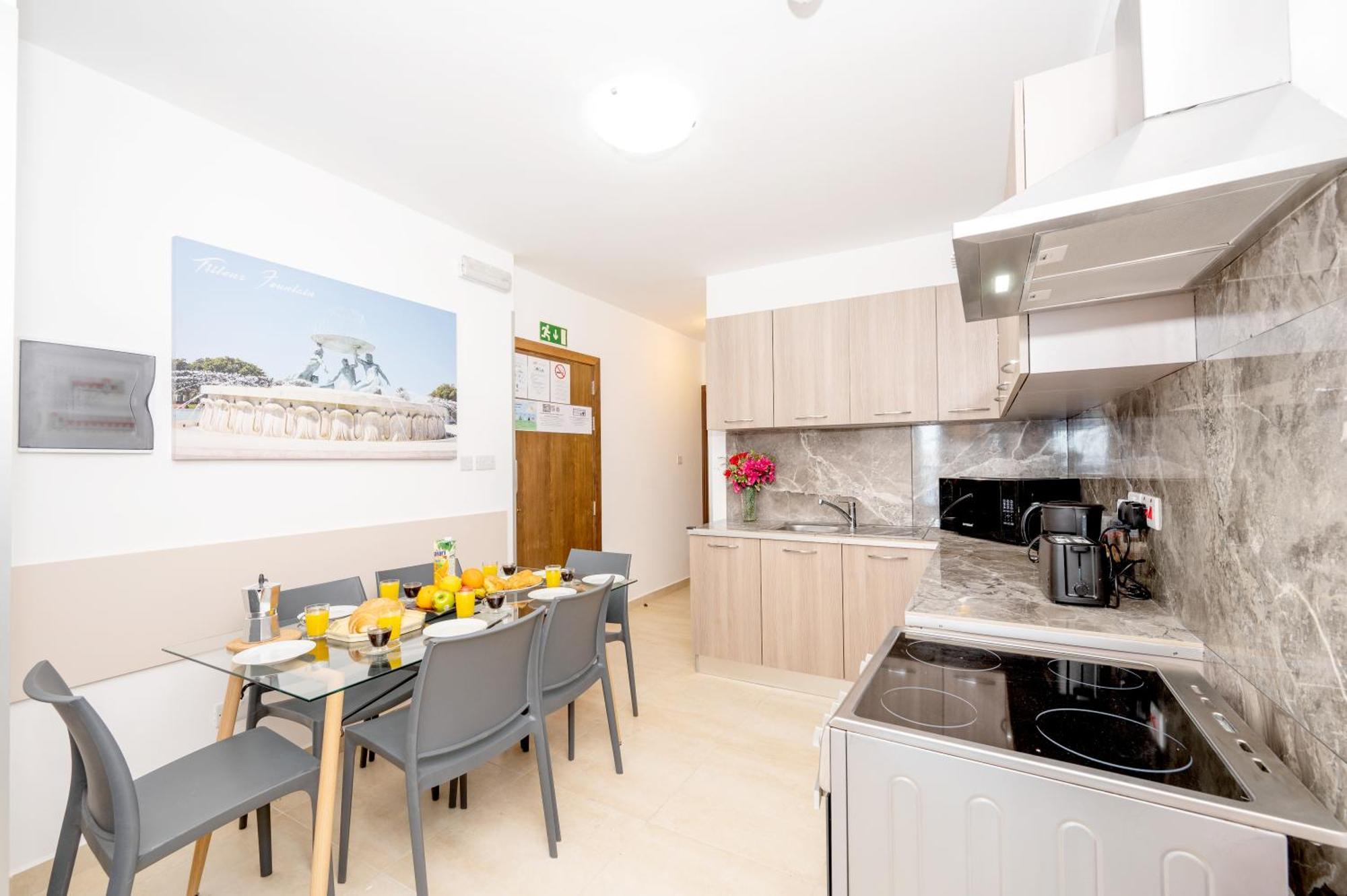 Islet Promenade Seafront Family Apartment With 2 Balconies By Getawaysmalta San Pawl il-Baħar Eksteriør billede